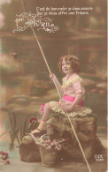 P9-fantaisies 1ER AVRIL  Petite Fille Assise Dans Un Rocher En Train Pecher  Seau Avec Poisson - April Fool's Day