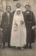 PHOTOS - Originales - Personnes - Anonymes - Communion D'une Jeune Fille Entouré De Sa Famille - Carte Postale Ancienne - Personnes Anonymes