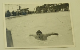 Swimmer In The Pool - Personnes Anonymes