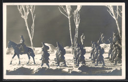 AK Wien, Zinnsoldaten-Ausstellung 1915, Typen Von österr. Zinnsoldaten Beim Marsch Durch Den Schnee  - Esposizioni