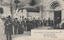 AUVERGNE, UNE NOCE SORTANT DE L EGLISE REF 17027 - Auvergne