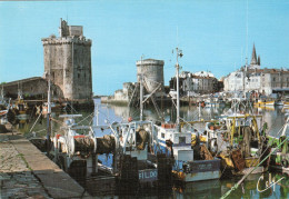 - LA ROCHELLE. - Le Port Et Les Tours - Bateaux De Pêche - - Fishing Boats