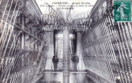 50 - Manche - CHERBOURG - Arsenal Maritime - Salle D Armes - Palmier Composé De Lames De Sabres Et Poignards - Cherbourg