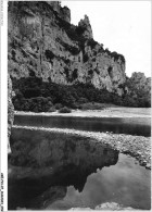 AKEP13-1035-07 - Paysages Du VIVARAIS - Les Gorges De L'ardeche - Vers Le Pont D'arc Le Rocher Charlemagne  - Autres & Non Classés