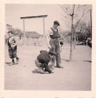 MERCURY GEMILLY CENTRE COLONIE DE LA BELLE ETOILE DIRIGE PAR L'ABBE GARIN 04/1954 PHOTO 6X6CM V26 - Lieux