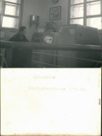 Foto  Mann An Mikrofon - Arbeitstelle Leitstelle 1962 Privatfoto  - Unclassified