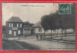 Carte Postale 60. La Hérelle  La Mairie L'école Et La Place   Très Beau Plan - Other & Unclassified