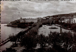 BASTIA  ( HAUTE CORSE )     PLACE SAINT-NICOLAS ET LA CITADELLE   ( TRACE DE SCOTCH SUR LE COTE GAUCHE ) - Bastia