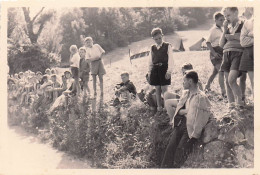 MERCURY GEMILLY CENTRE COLONIE DE LA BELLE ETOILE DIRIGE PAR L'ABBE GARIN 07/55 TAMIE ATTENDANT LA COURSE  PHOTO 9X6CM - Places