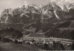 66841 - Österreich - Werfen - Und Burg Gegen Das Tannengebirge - Ca. 1965 - Werfen