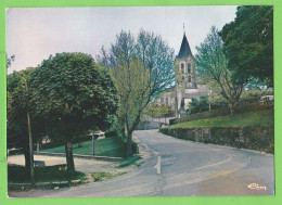 AVEYRON / MAYRAZES / L'EGLISE ET LA PLACE....Carte écrite En 1980 - Autres & Non Classés