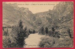 AB164  11 AUDE L' AUDE A   LA SORTIE  DE LA PIERRE-LYS AU FOND  PONT METALLIQUE  ED BARBEAU HOTEL AXAT - Autres & Non Classés