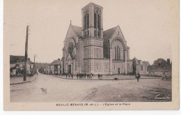 49 -  BOUILLE MENARD  - L'Eglise Et La Place    51 - Autres & Non Classés