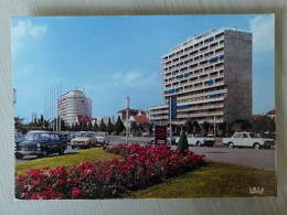 Carte Postale : 03 : VICHY : Boulevard De Lattre De Tassigny, Grand Immeuble, Timbre En 1972 - Vichy