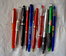 Lot 02 De 10 Stylos Publicitaires - Pens