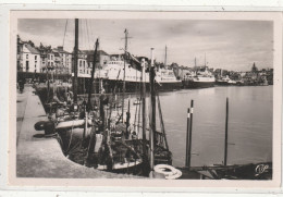 190 DEPT 76 : édit. Cap N° 33 : Dieppe Le Port Bateaux De Pèche Et Les Malles - Dieppe