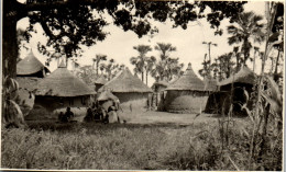 CP Carte Photo D'époque Photographie Vintage Afrique Africa Village Case  - Africa