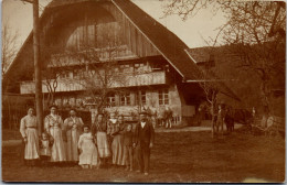 CP Carte Photo D'époque Photographie Vintage Groupe Mode Famille Chalet à Situer - Couples