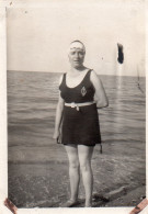 Photographie Photo Amateur Vintage Snapshot Bain Baignade Maillot De Bain - Other & Unclassified