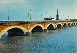 33 - Bordeaux - Le Pont De Pierre - La Flèche Saint Martial - Bordeaux