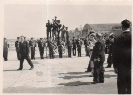 Photographie Photo Amateur Vintage Snapshot Princesse Elisabeth Le Bourget - Personalidades Famosas