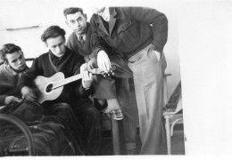 Photographie Photo Amateur Snapshot Guitare Musique Musicien Amis - Anonymous Persons