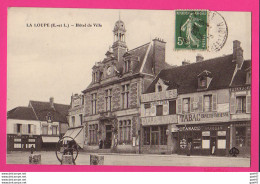 CPA (Réf: Z 3911) LA LOUPE  (28 EURE ET LOIR) Hôtel De Ville (animée, Tabac,s Buvette, Pharmacie) - Sonstige & Ohne Zuordnung