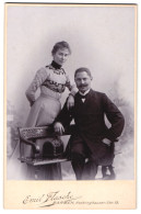 Fotografie Emil Flasche, Barmen, Heckinghauser-Str. 19, Portrait Mann Und Frau Im Anzug Und Biedermeierkleid, Moustache  - Anonymous Persons