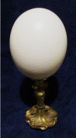 OEUF  D' AUTRUCHE Sur SON SOCLE En LAITON HAUTEUR 24 Cm. MAGNIFIQUE - Eggs