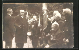 Foto-AK Paul Von Hindenburg Im Kreise Hochdekorierter Veteranen  - Personnages Historiques