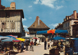 46, Saint Céré, Un Jour De Marché Sur La Place Mercadial - Saint-Céré