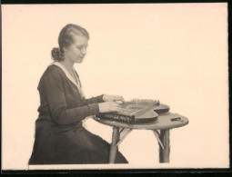 Fotografie Musikerin Spielt Auf Einer Zither  - Professions