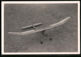 Fotografie Modell-Flugzeug Mit Motor  - Aviation
