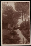Fotografie Unbekannter Fotograf, Ansicht Spreewald, Kanal In Einer Typischen Ortschaft Des Spreewaldes  - Lieux