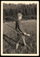 3 Fotografien Jagd - Hatz, Jäger Mit Gewehr Auf Der Pirsch, Jäger Lauert Im Hohen Gras  - Professions