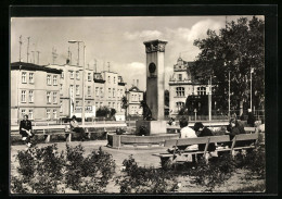 AK Güstrow /Meckl., Konsum Kaufhaus Am Markt Mit John-Brinckman-Denkmal  - Guestrow