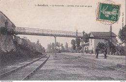 C7-47) ASTAFFORT - LA PASSERELLE - ARRIVEE  D ' UN TRAIN EN GARE  - EN  1908 - Astaffort