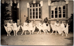 45 GIEN - CARTE PHOTO - Un Groupe De Jeunes Danseuses (ecole Fille) - Gien