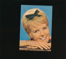 Autographe PETULA CLARK  Sur Carte Postale Disques Vogue - Sänger Und Musiker