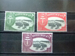 50 BRUNEI 1952 / FLEUVE KAMPONG / YVERT 95 + 96 + 97 * MH (valores Altos De La Serie 84 /97) - Brunei (...-1984)