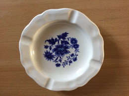 Cendrier Faïencerie De SARREGUEMINES Fleurs Bleues Diamètre 13 Cm - Porcelaine