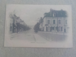 CPA -  AU PLUS RAPIDE  - JOIGNY - AVENUE DE LA GARE  -  VOYAGEE TIMBREE 1902 - Joigny