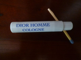 Dior Homme Cologne échantillon Tube Sans Carte L'élégance De La Simplicité Juste Pour Soi. - Perfume Samples (testers)
