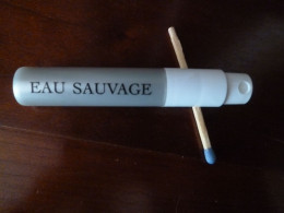 Eau Sauvage Christian Dior échantillon Tube Sans Carte à La Fraîcheur Culte Et à L’âme Chic Et Facétieuse - Perfume Samples (testers)