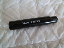 Givenchy Dahlia Noir Eau De Parfum échantillon Tube Sans Carte Une Fragrance Chyprée Florale Poudrée - Parfums - Stalen