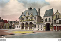 D08  ATTIGNY  L'Hôtel De Ville Et Le Dôme.......... - Attigny