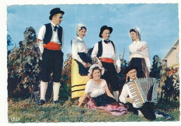 CPSM Dentelée 10.5 X 15 Le Dauphiné Les Vieux Costumes Des Provinces De France Fêtes Aux Vendanges Folklore - Rhône-Alpes