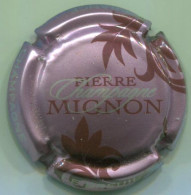 CAPSULE-CHAMPAGNE MIGNON Pierre N°61b Rosé-violacé, Feuilles Marron - Mignon, Pierre