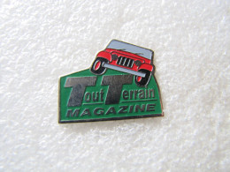 PIN'S   TOUT TERRAIN MAGAZINE   JEEP - Rallye