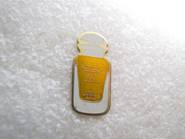 PIN'S    HERMES  CALÈCHE - Parfums